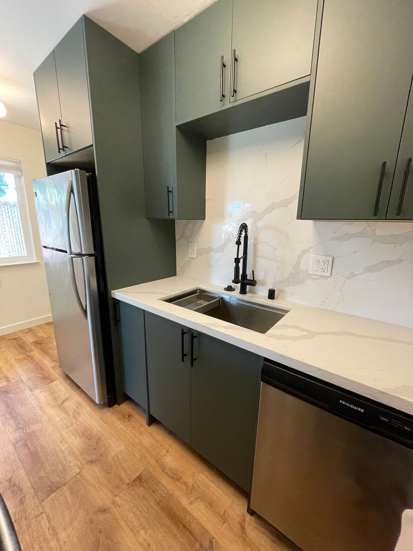 Oakland Apartment: 3525 Gray Street