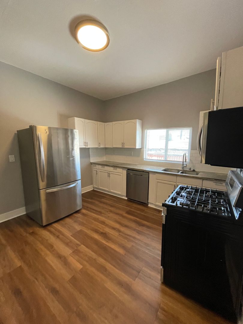 Oakland Apartment: 1436-1438 3rd St