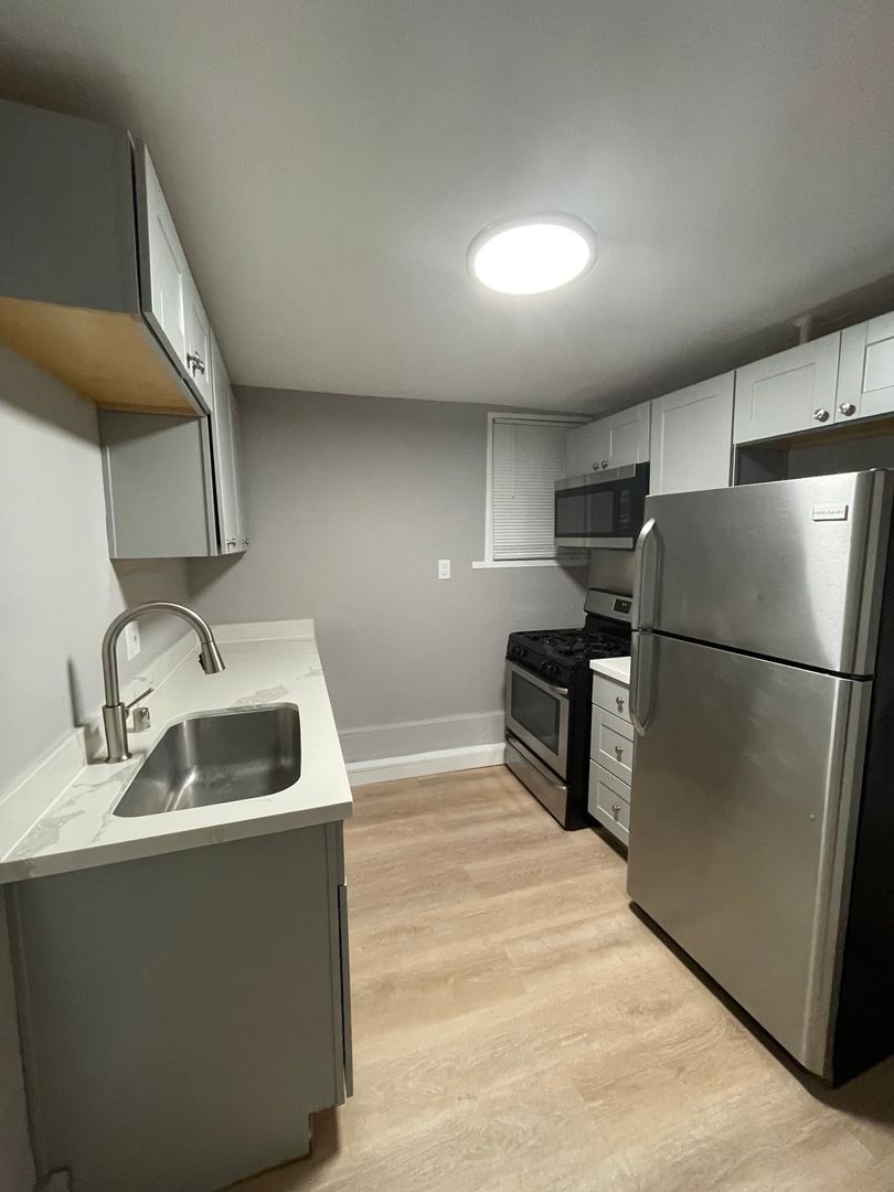 Oakland Apartment: 1619 12th St