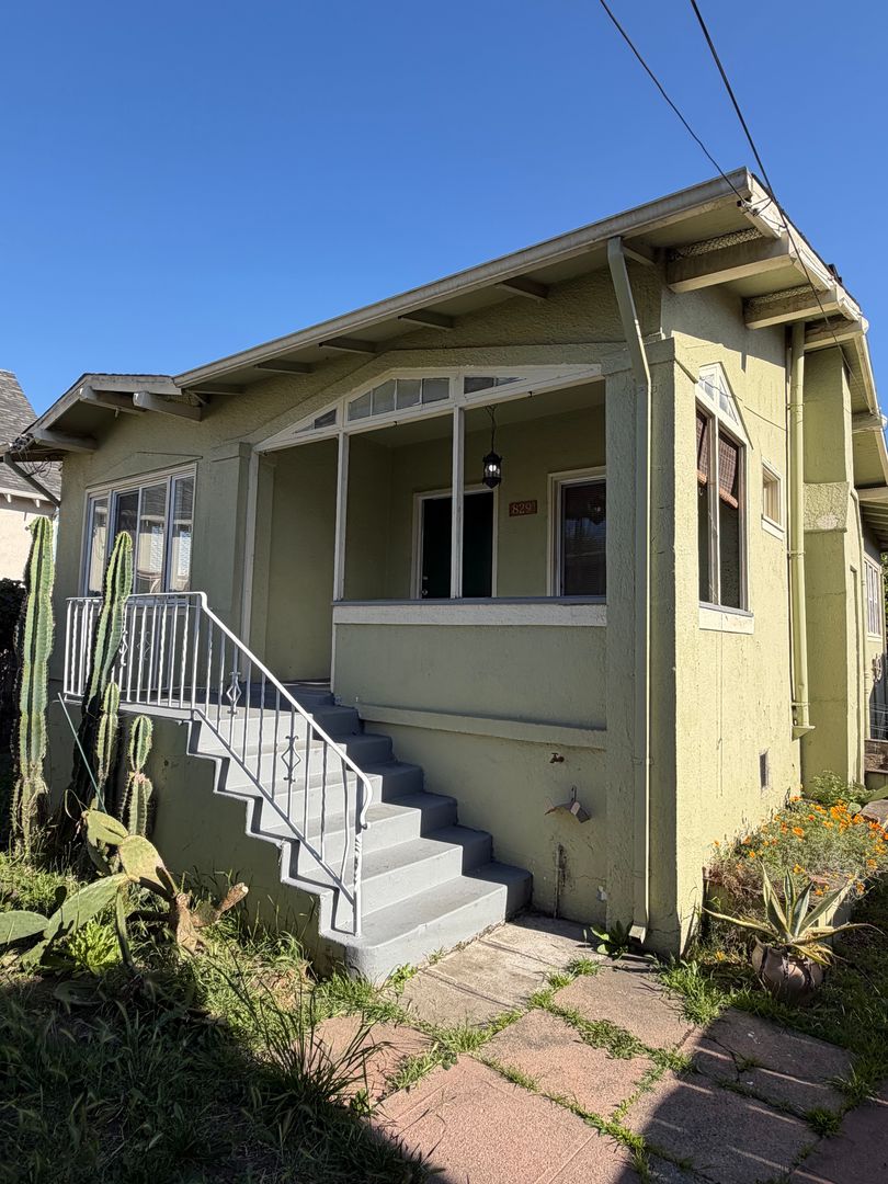 Oakland Apartment: 825-829 37th