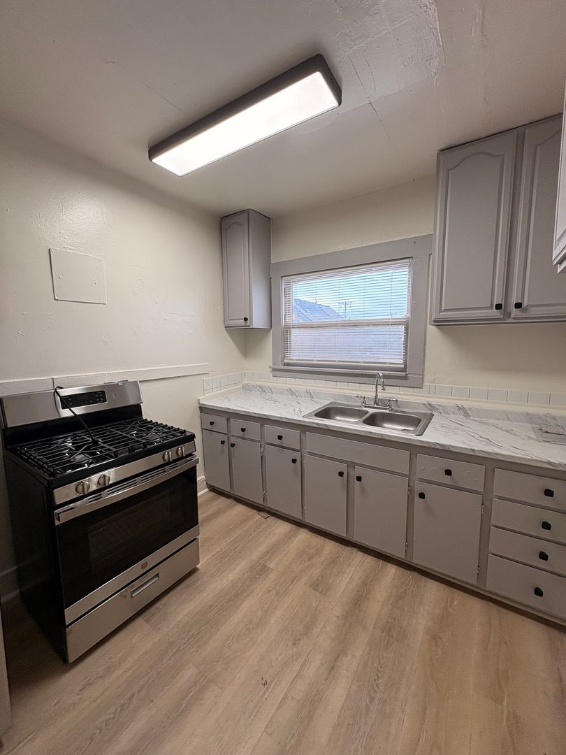 Oakland Apartment: 2505 Foothill Blvd