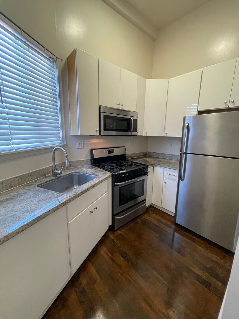 Oakland Apartment: 2505 San Pablo