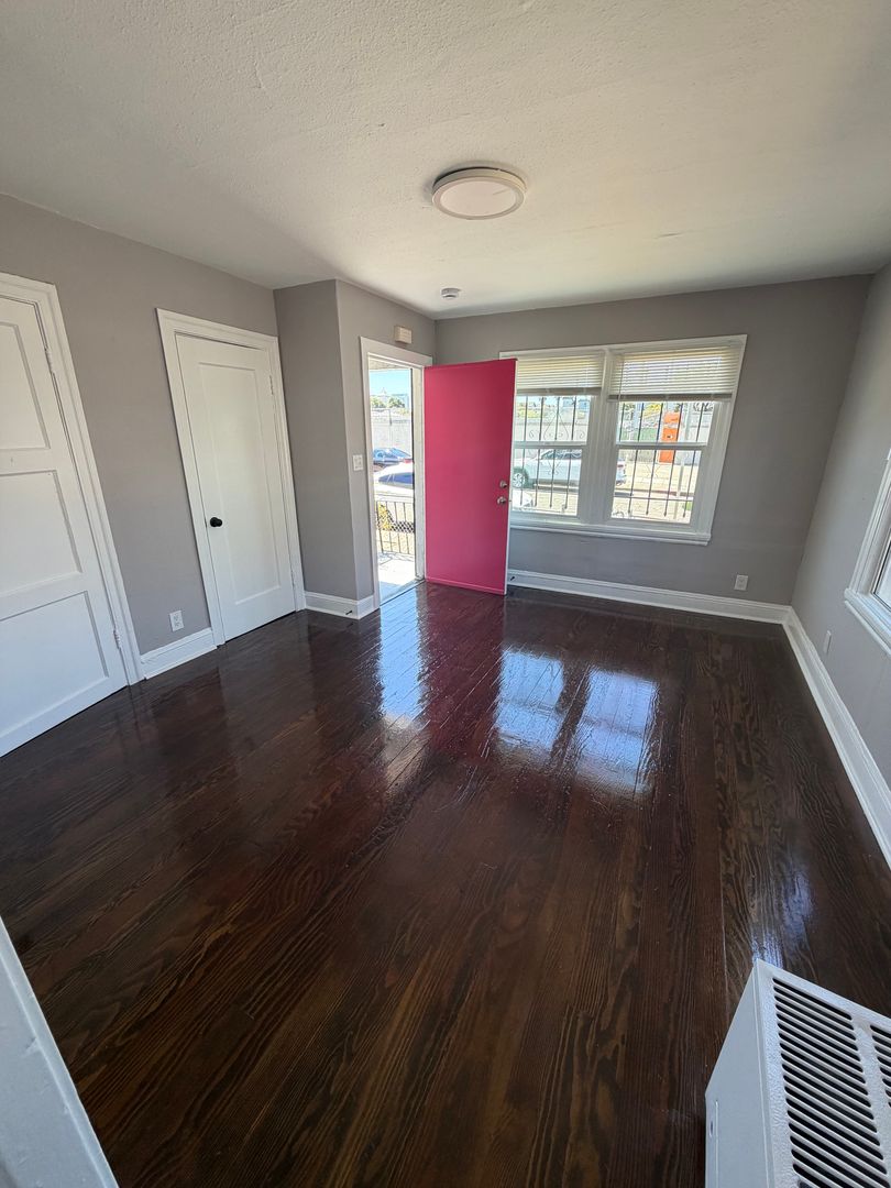 Oakland Apartment: 1088-1092 28th St