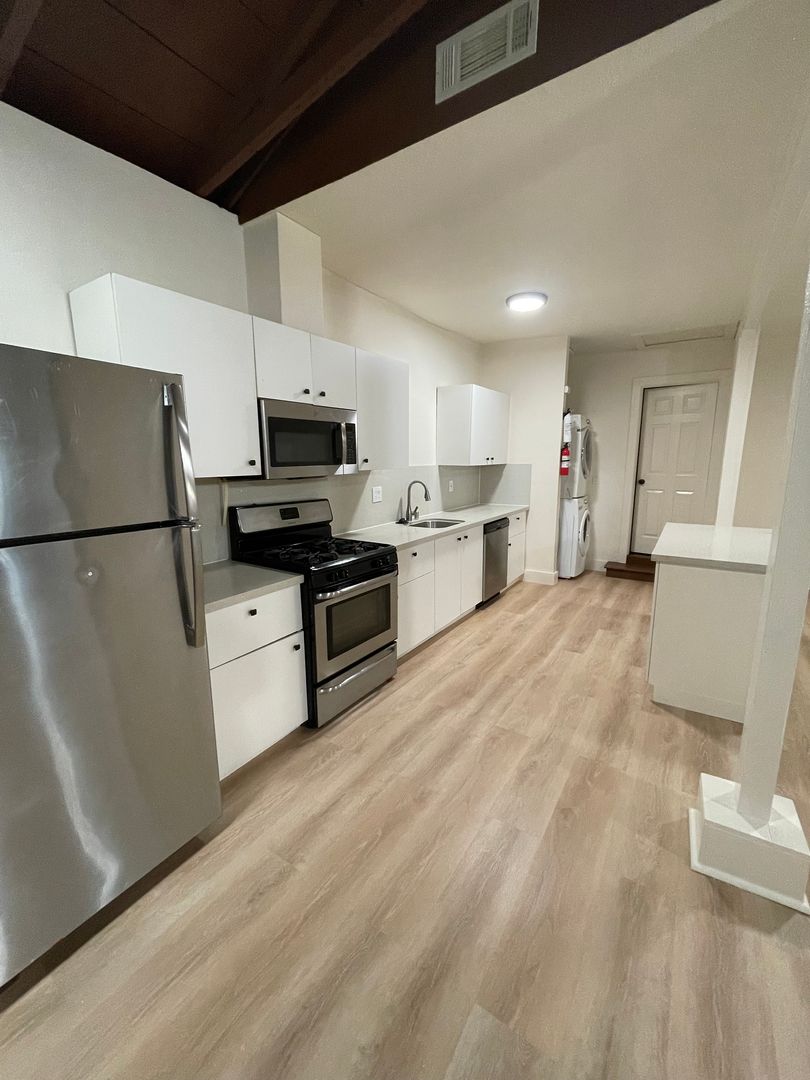 Oakland Apartment: 3845 Market St