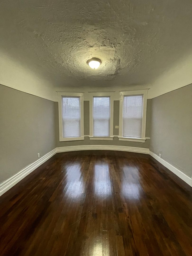 Oakland Apartment: 854 36th St