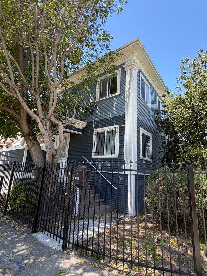 Oakland Apartment: 1100-1102 14th