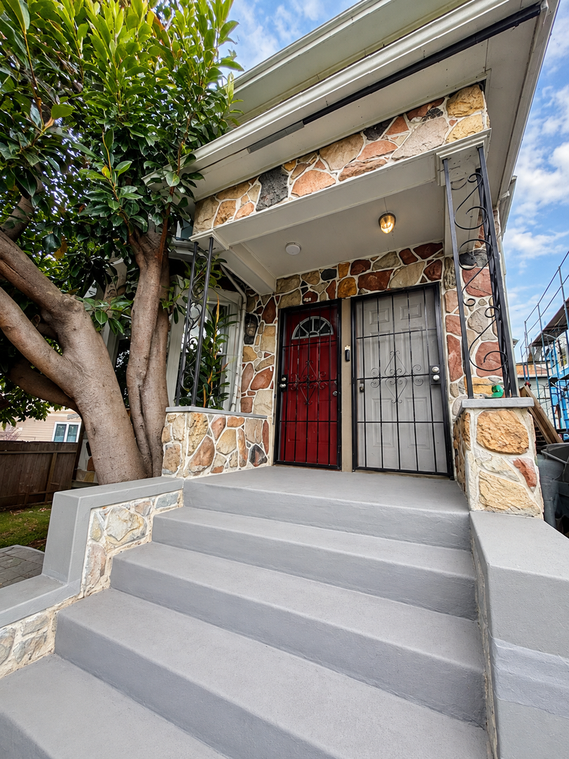 Oakland Apartment: 3201-3203 West