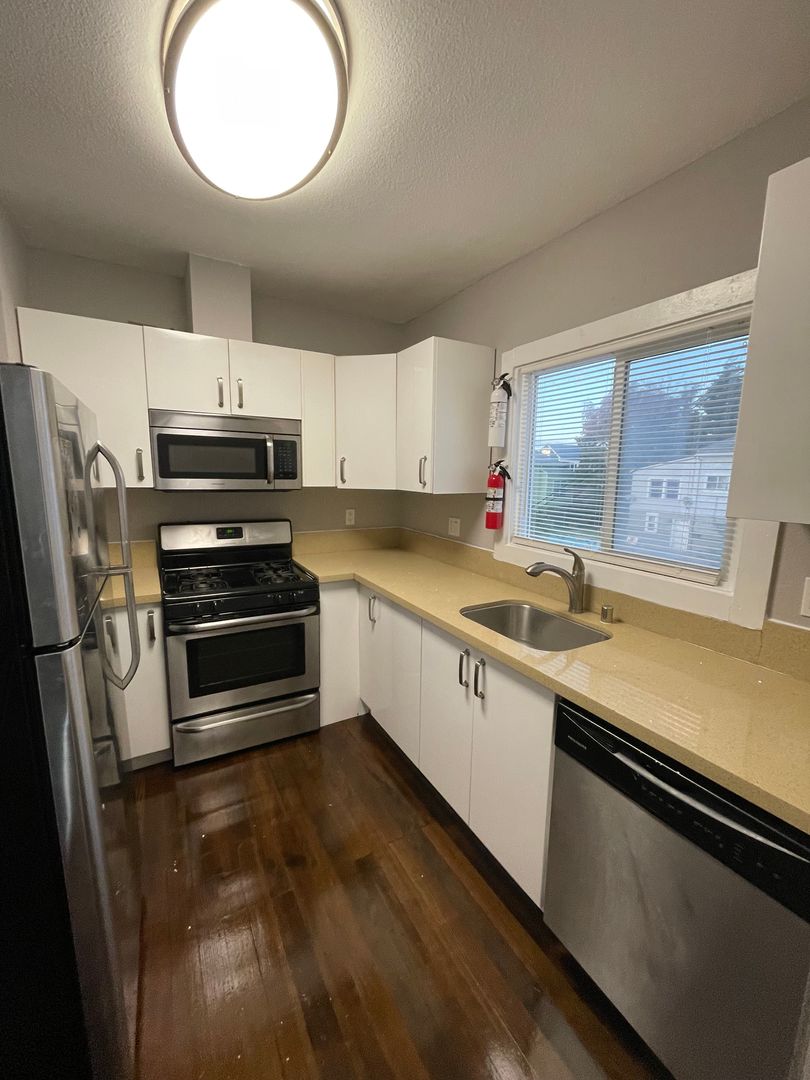 Oakland Apartment: 1229-1235 Peralta St