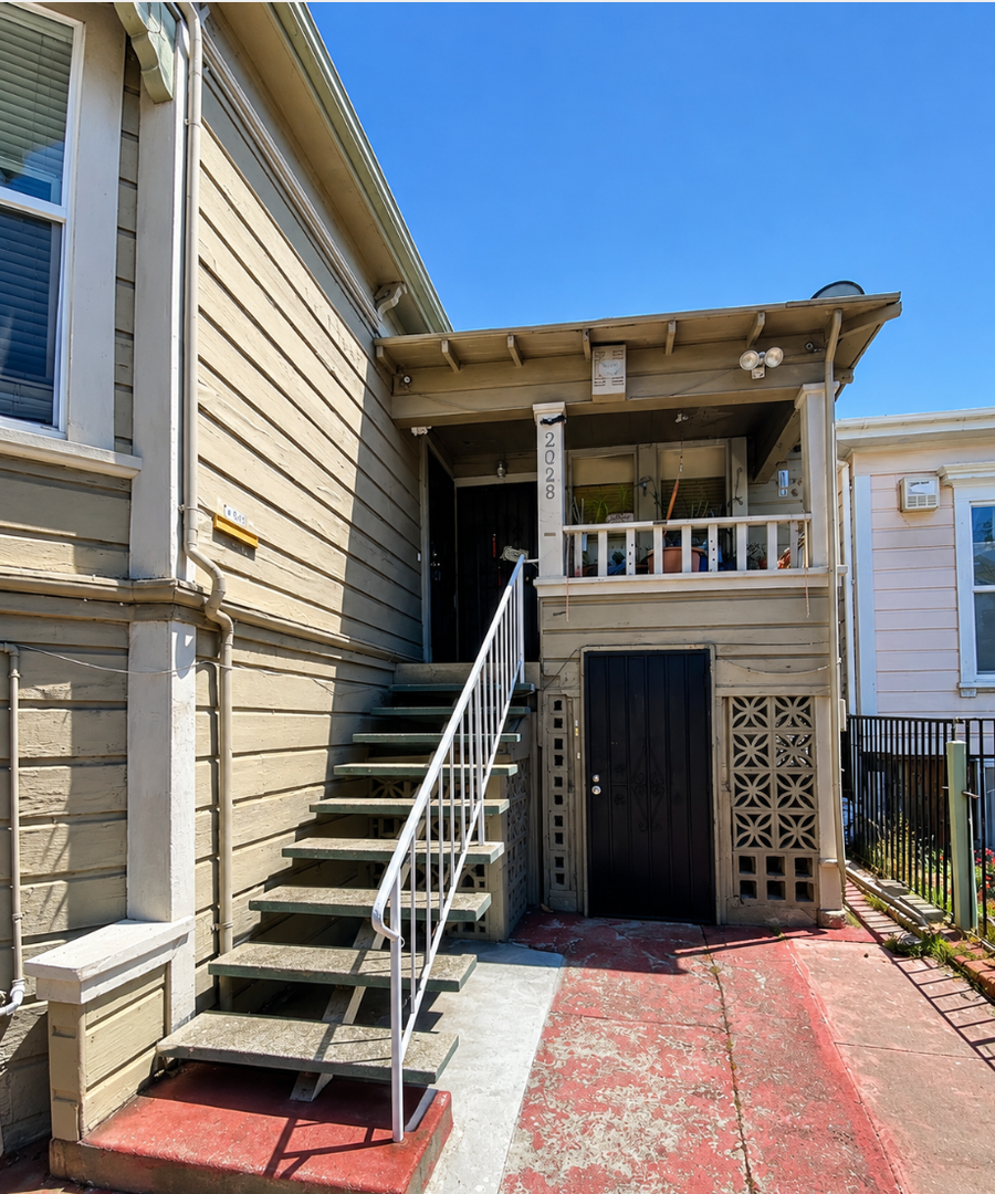 Oakland Apartment: 2028 Linden St
