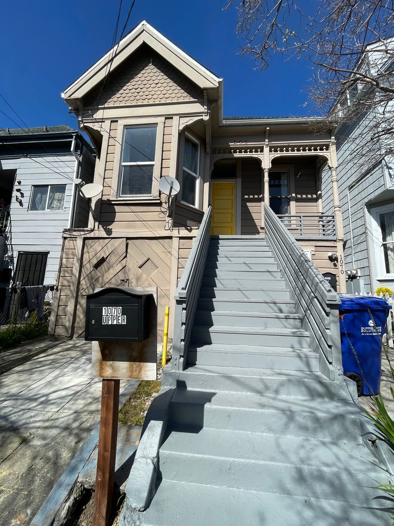 Oakland Apartment: 1070 54th St