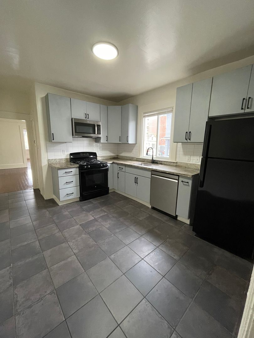 Oakland Apartment: 621 23rd St