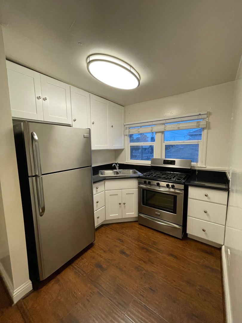 Oakland Apartment: 4402 West - 776A 44th - 776B 44th