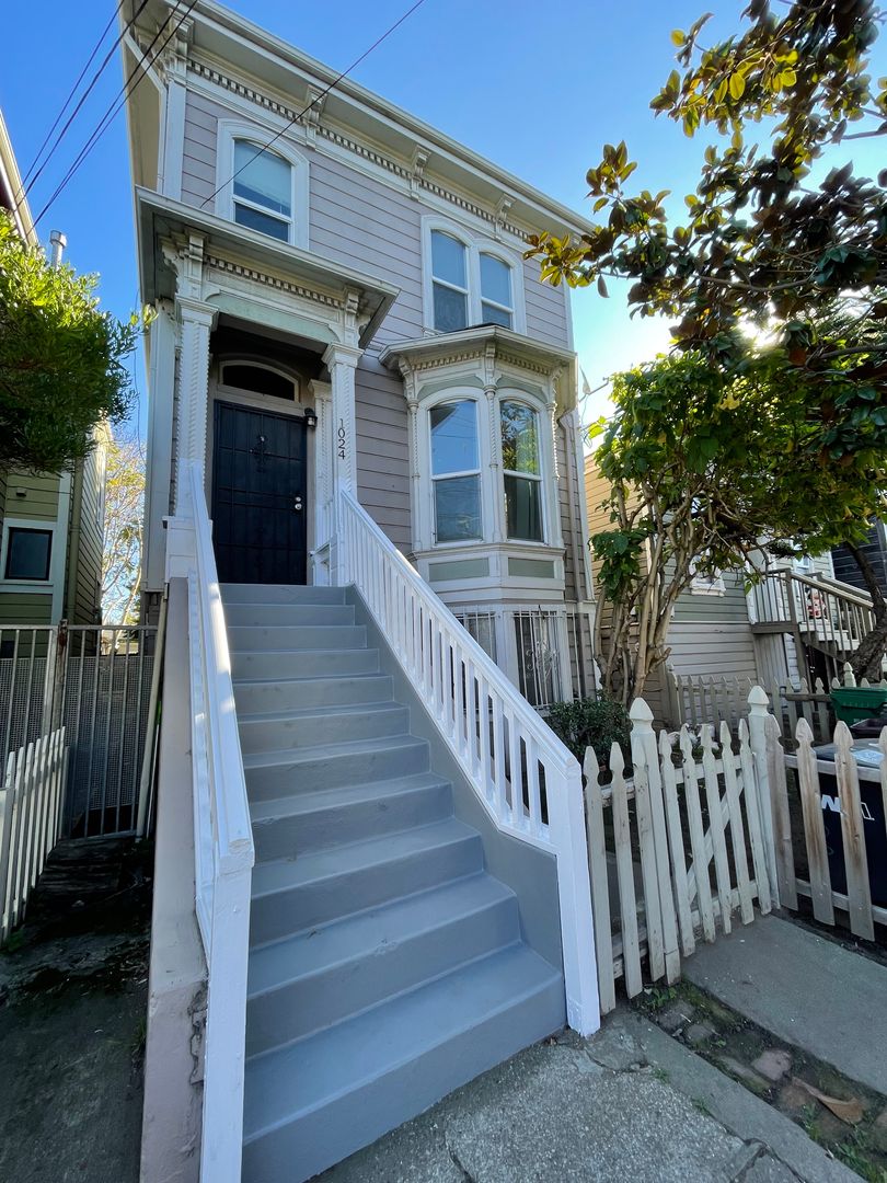 Oakland Apartment: 1024 Wood St