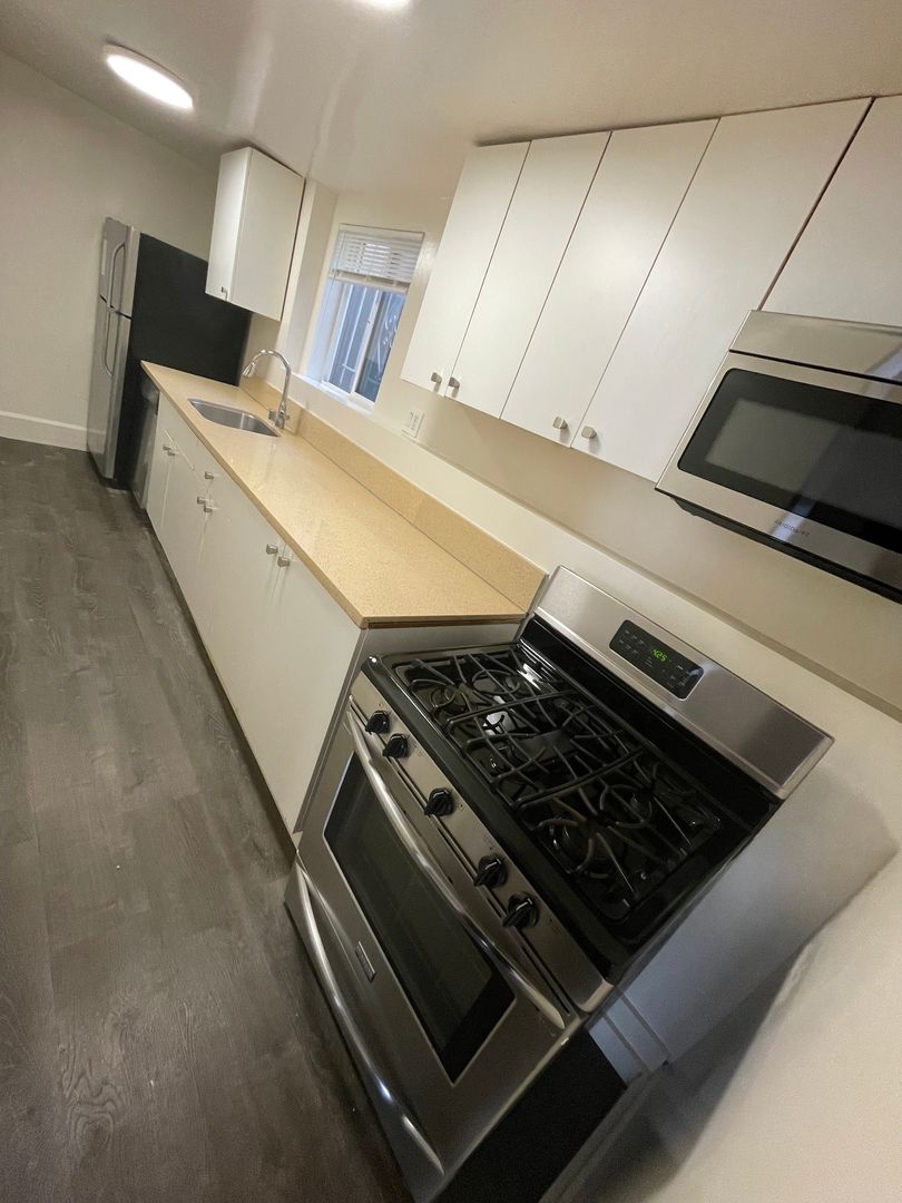 Oakland Apartment: 2028 Linden St