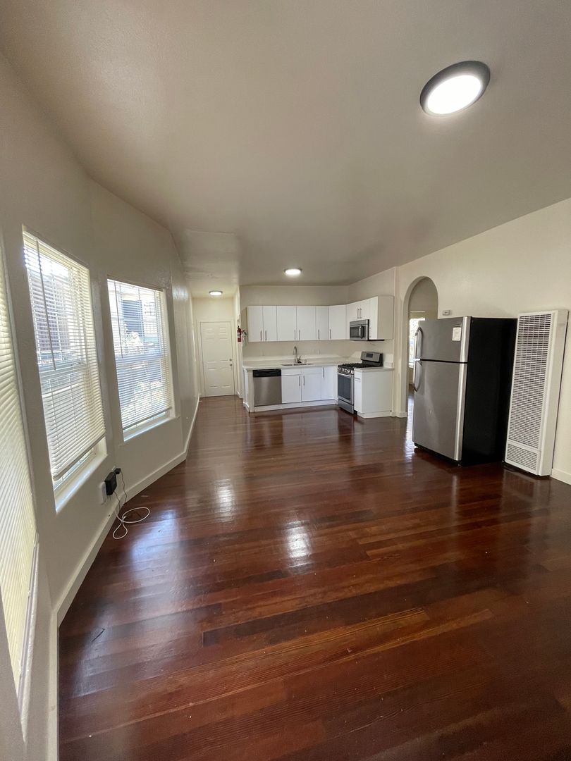 Oakland Apartment: 659-661 31st St