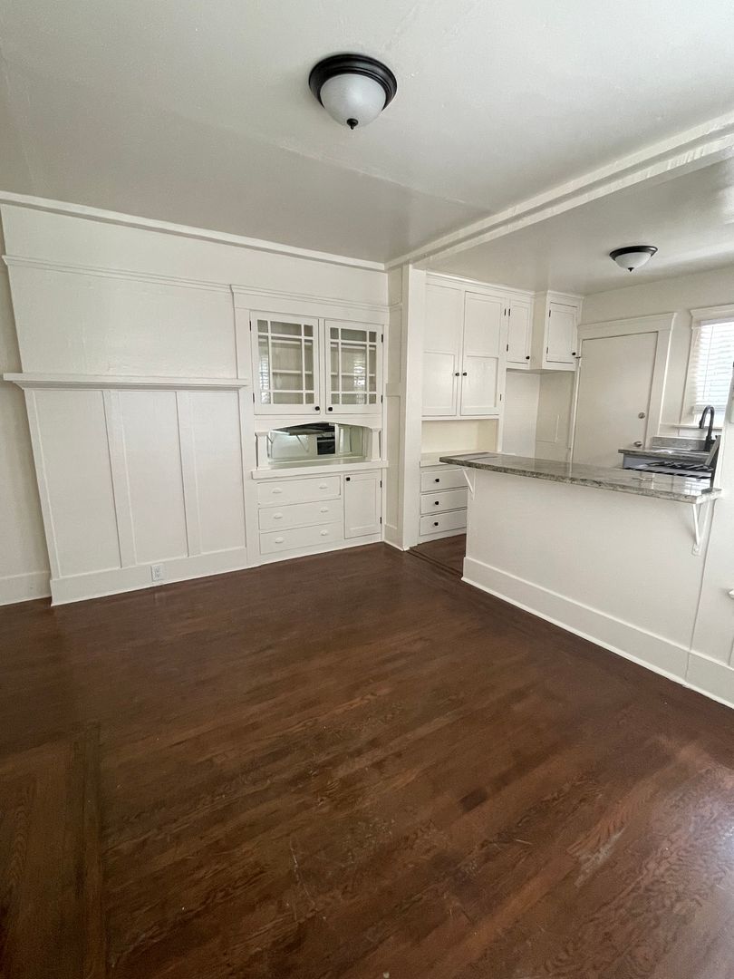 Oakland Apartment: 817 55th St