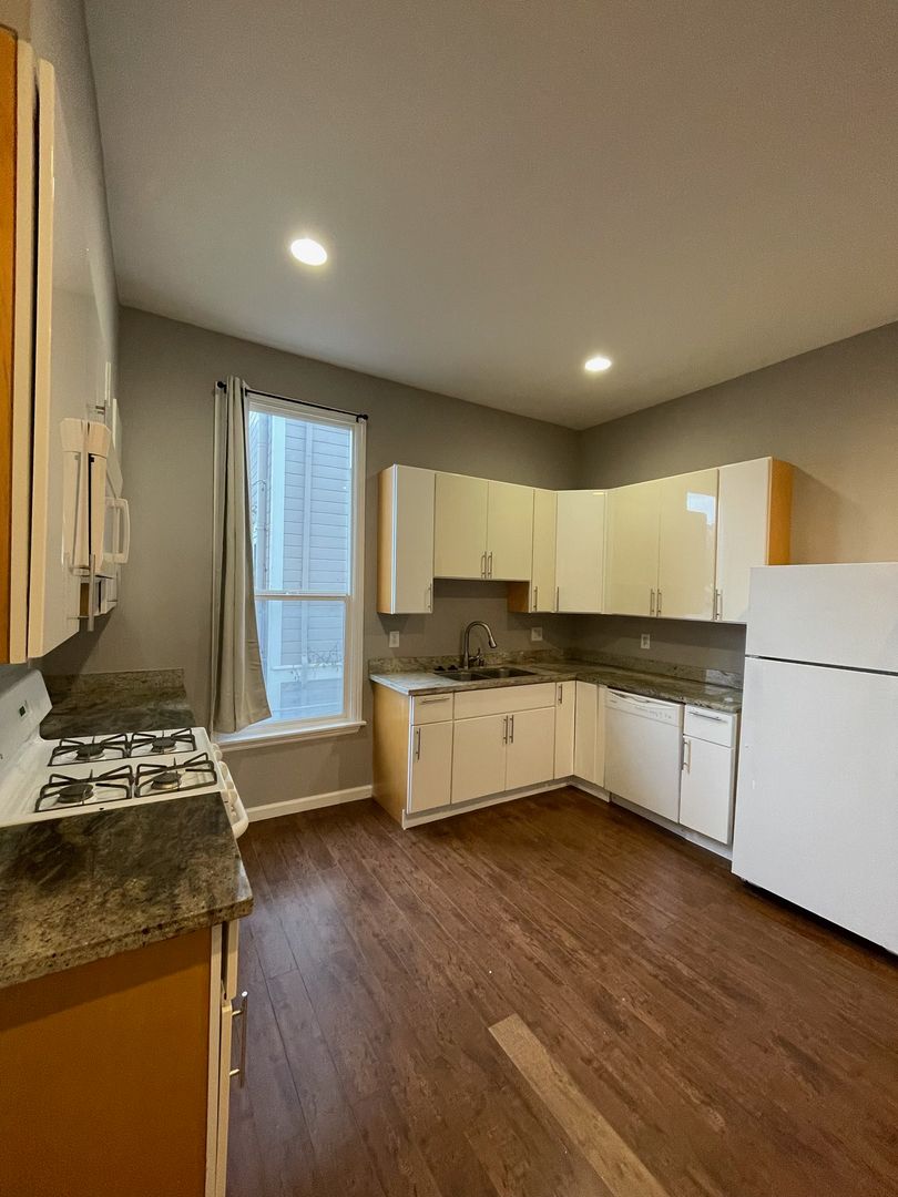 Oakland Apartment: 1014 21st St