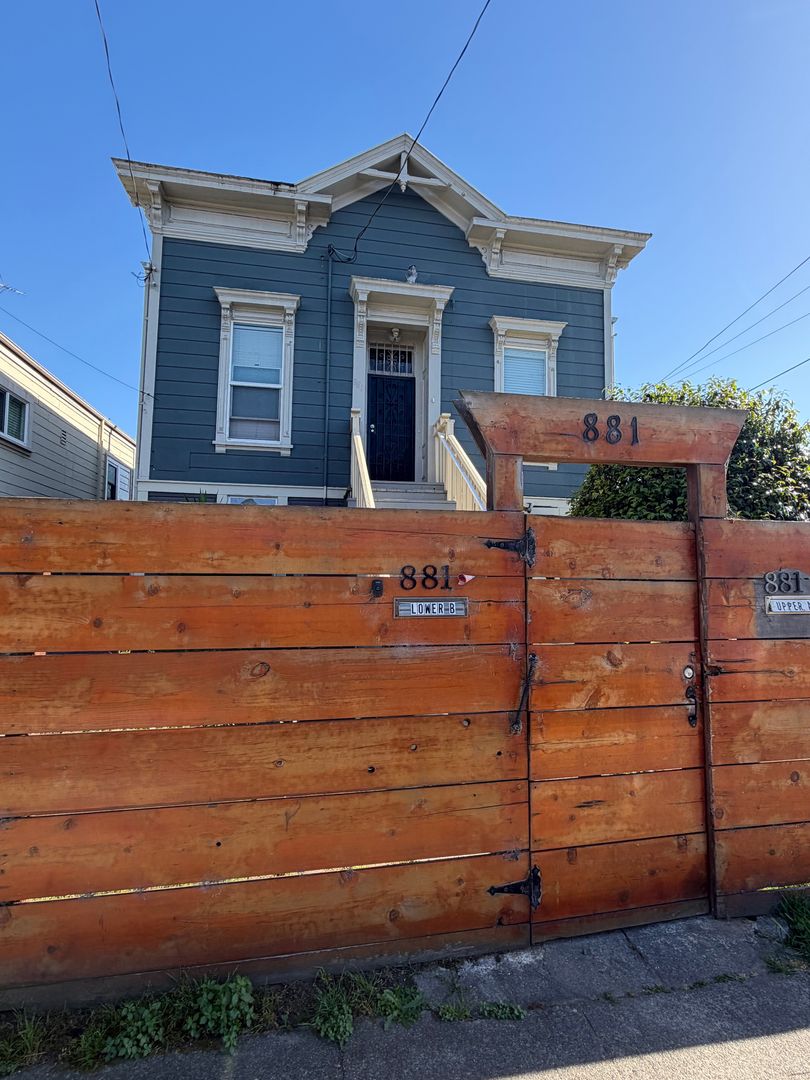 Oakland Apartment: 881 30th Street