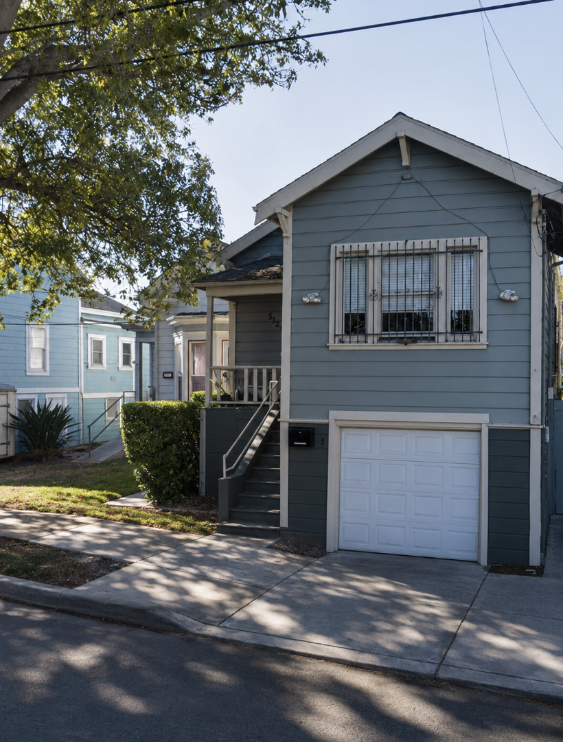Oakland House: 2525 Filbert St