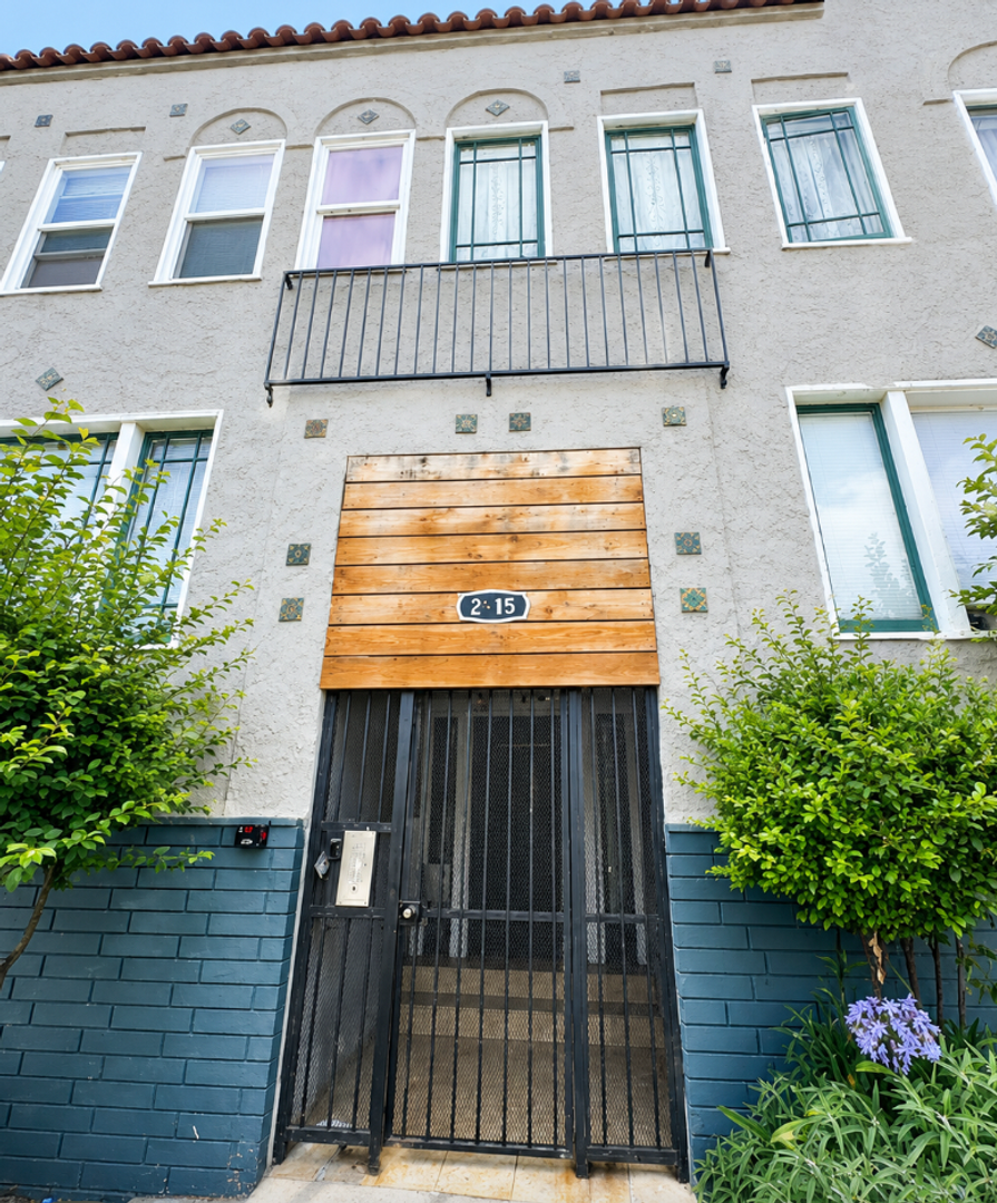 Oakland Apartment: 2915 Martin Luther King Jr Way