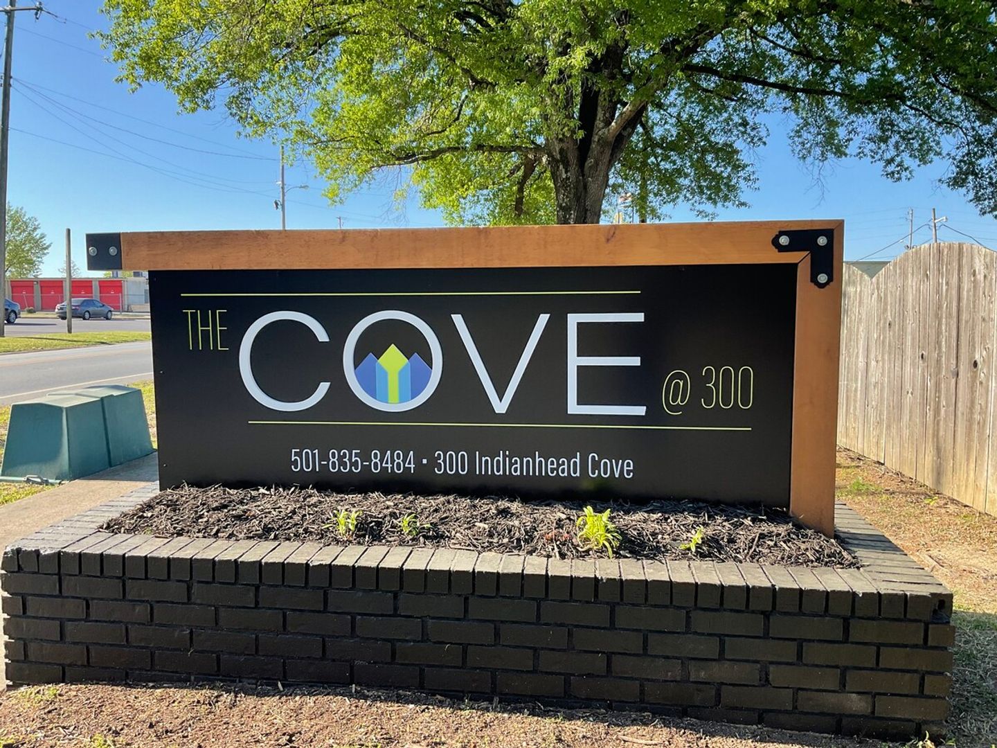 Sherwood Apartment: 300 Indianhead Cove