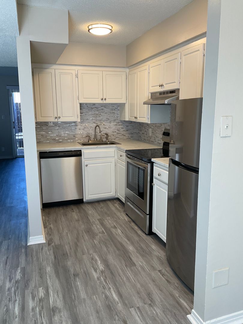 Little Rock Apartment: 6838 Cantrell Rd