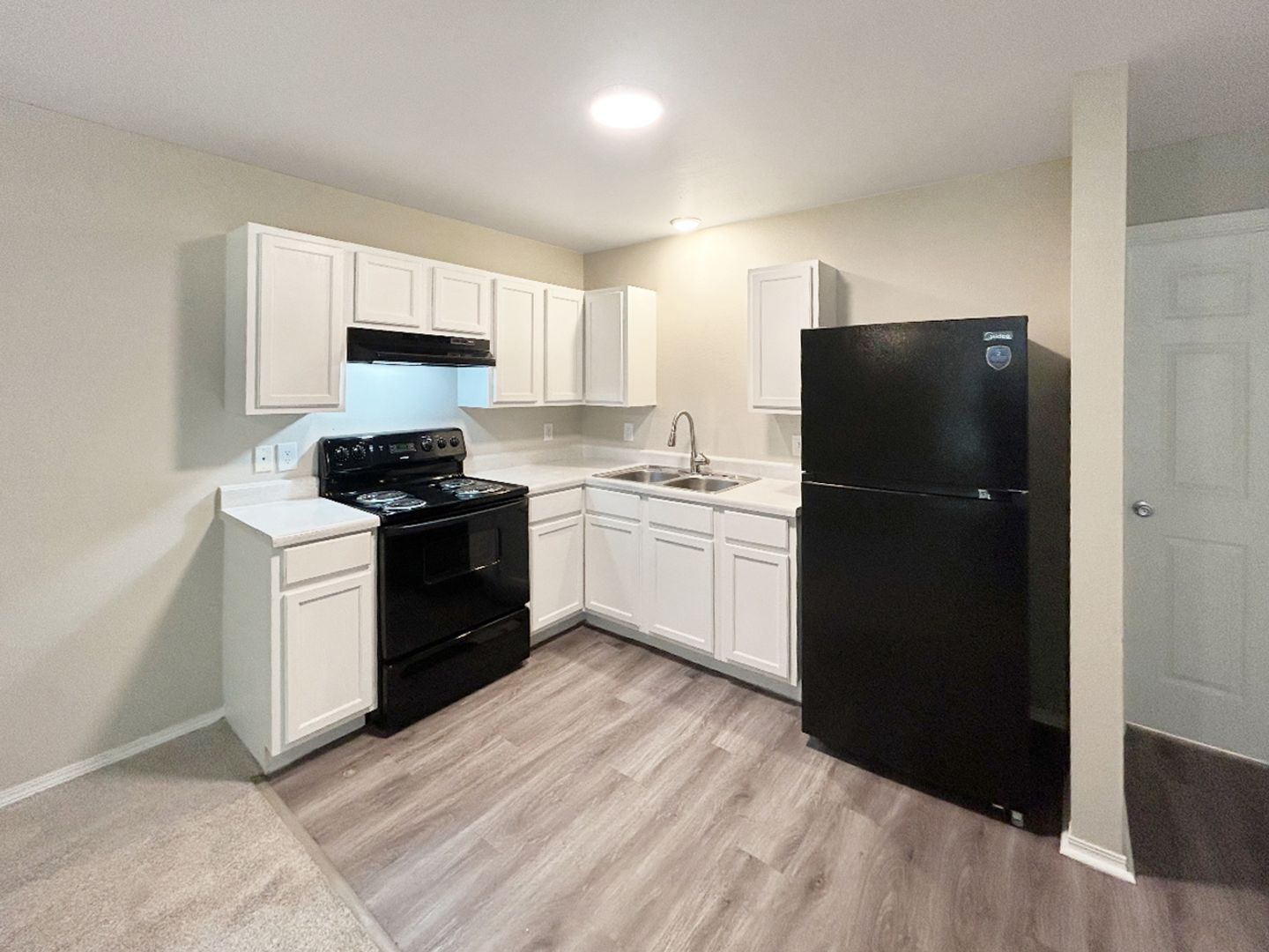 Springdale Apartment: 580 E Randall Wobbe Ln