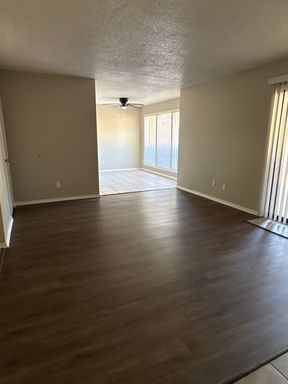 $800 Move-In Special – photo 1