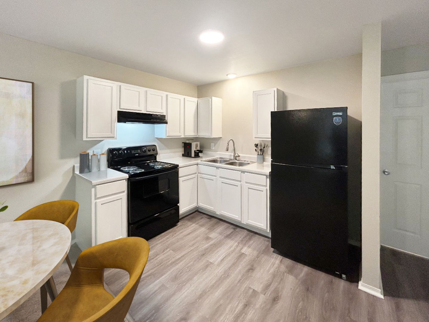 Springdale Apartment: 580 E Randall Wobbe Ln