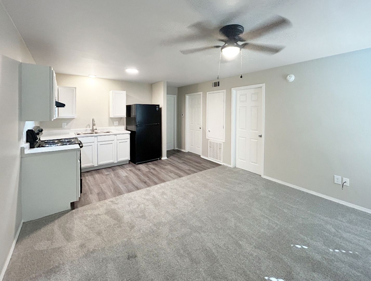 Springdale Apartment: 580 E Randall Wobbe Ln