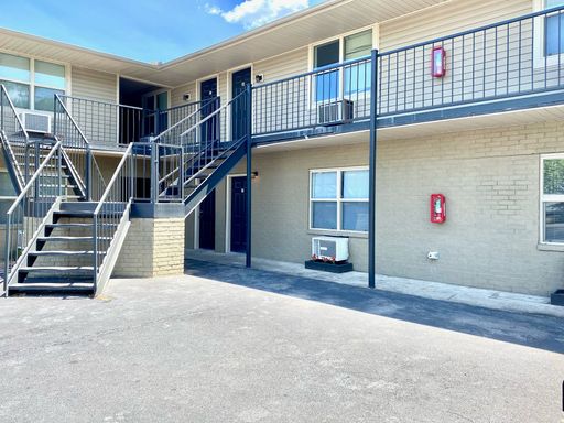 2 bedroom /1 bath – photo 1
