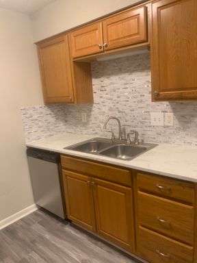 1 Bed 1 Bath Rental at 6838 Cantrell Rd, N35, Little Rock, AR – photo 1