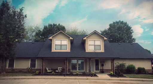 2 Bedroom with Washer/Dryer DOWNSTAIRS – photo 1