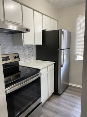 Classic 1 bedroom, 1 bath