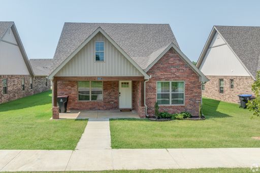 Look & Lease and get 1 month Free! Custom Home Built Quality. – photo 1