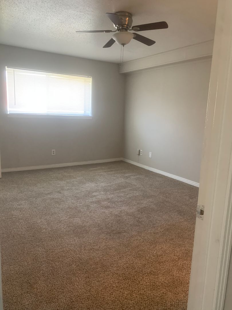 Little Rock Apartment: 6838 Cantrell Rd