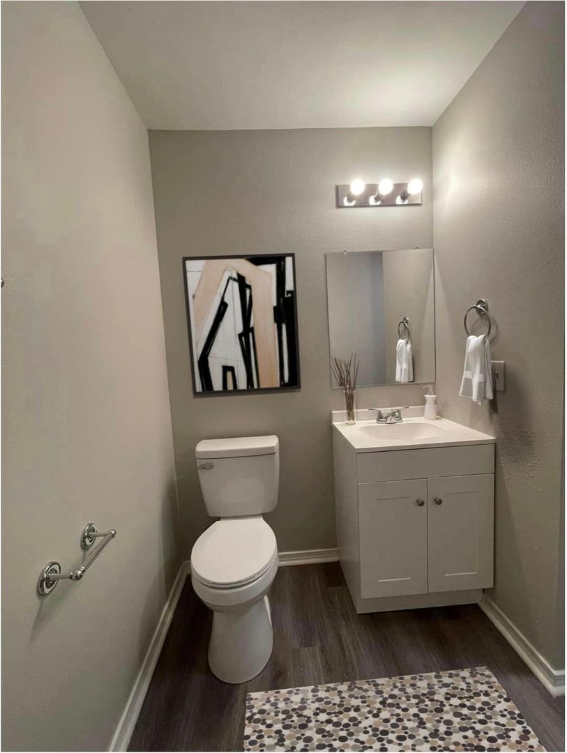 Springdale Apartment: 580 E Randall Wobbe Ln