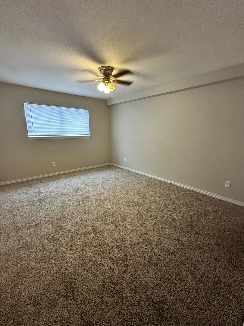 Little Rock Apartment: 6838 Cantrell Rd