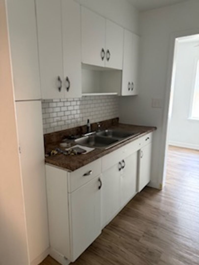 Shaker Heights Apartment: 3733 Warrensville Center Rd