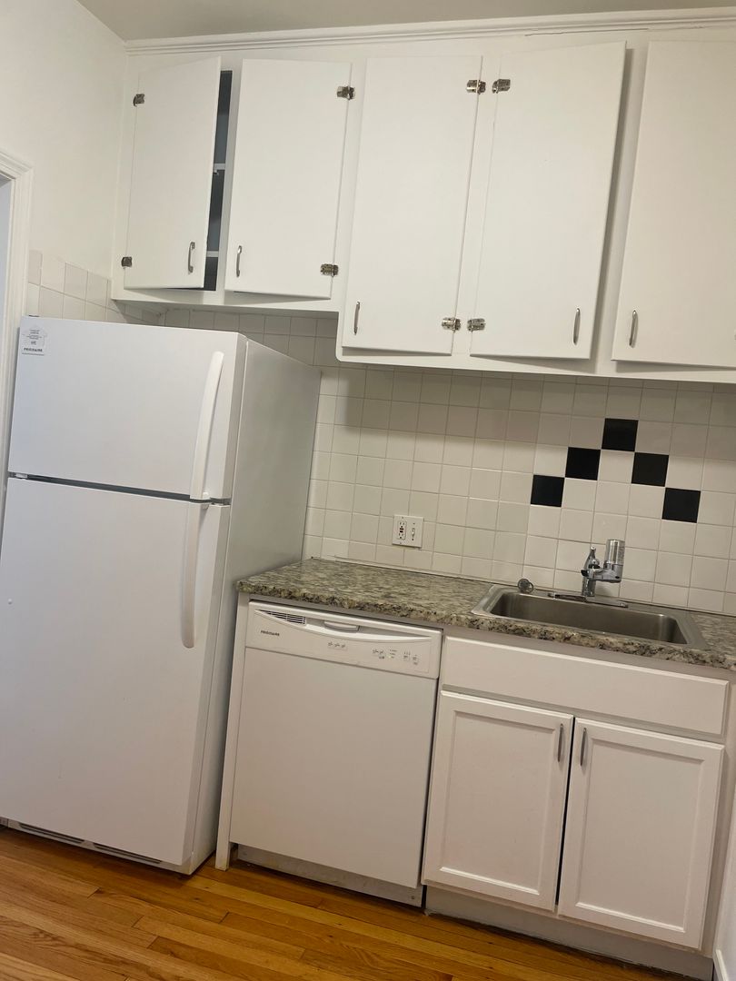 Shaker Heights Apartment: 15810 Van Aken Blvd.