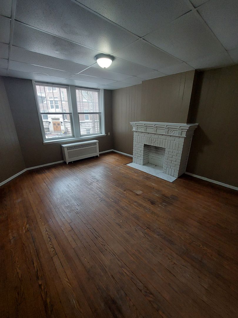 Akron Apartment: 218 Twin Oaks Rd