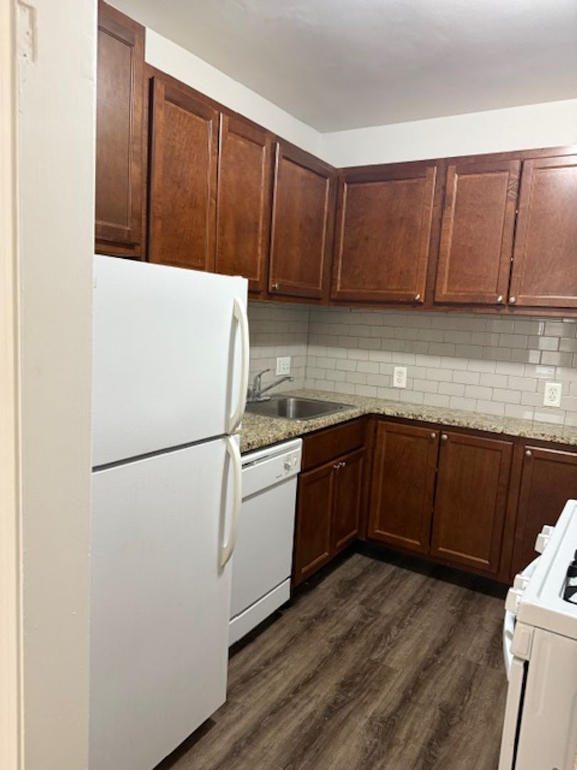 Shaker Heights Apartment: 15810 Van Aken Blvd.