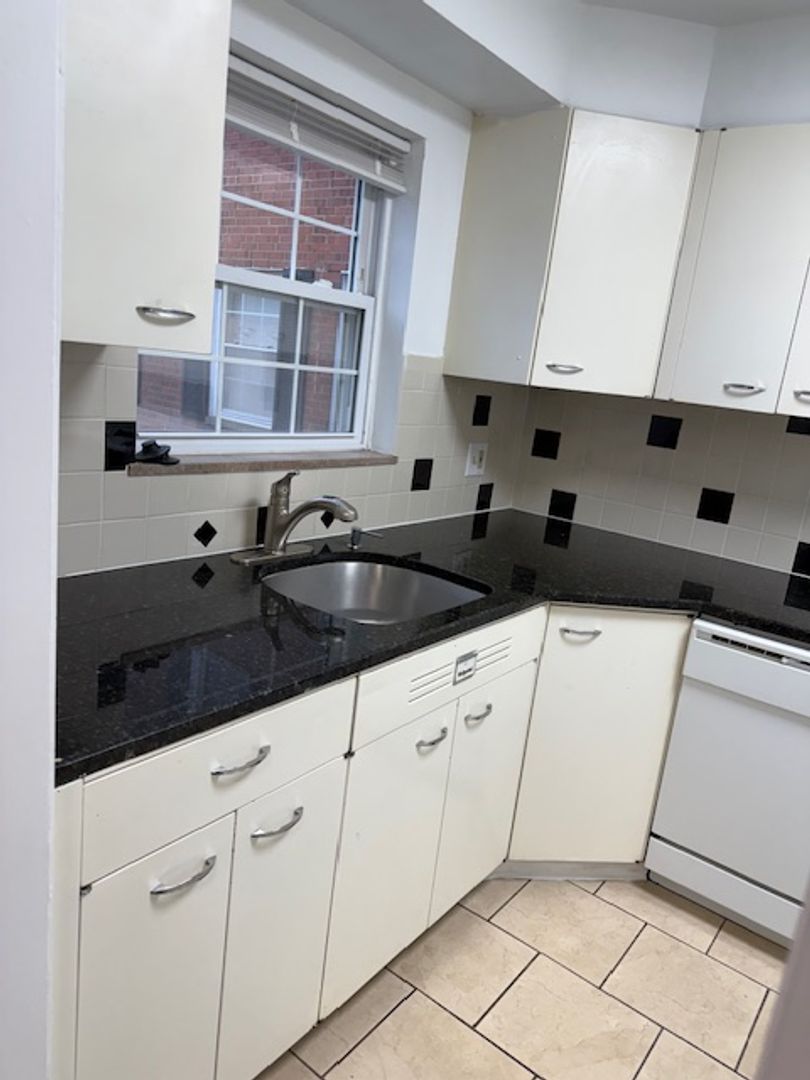 Shaker Heights Apartment: 19220 Van Aken Blvd.