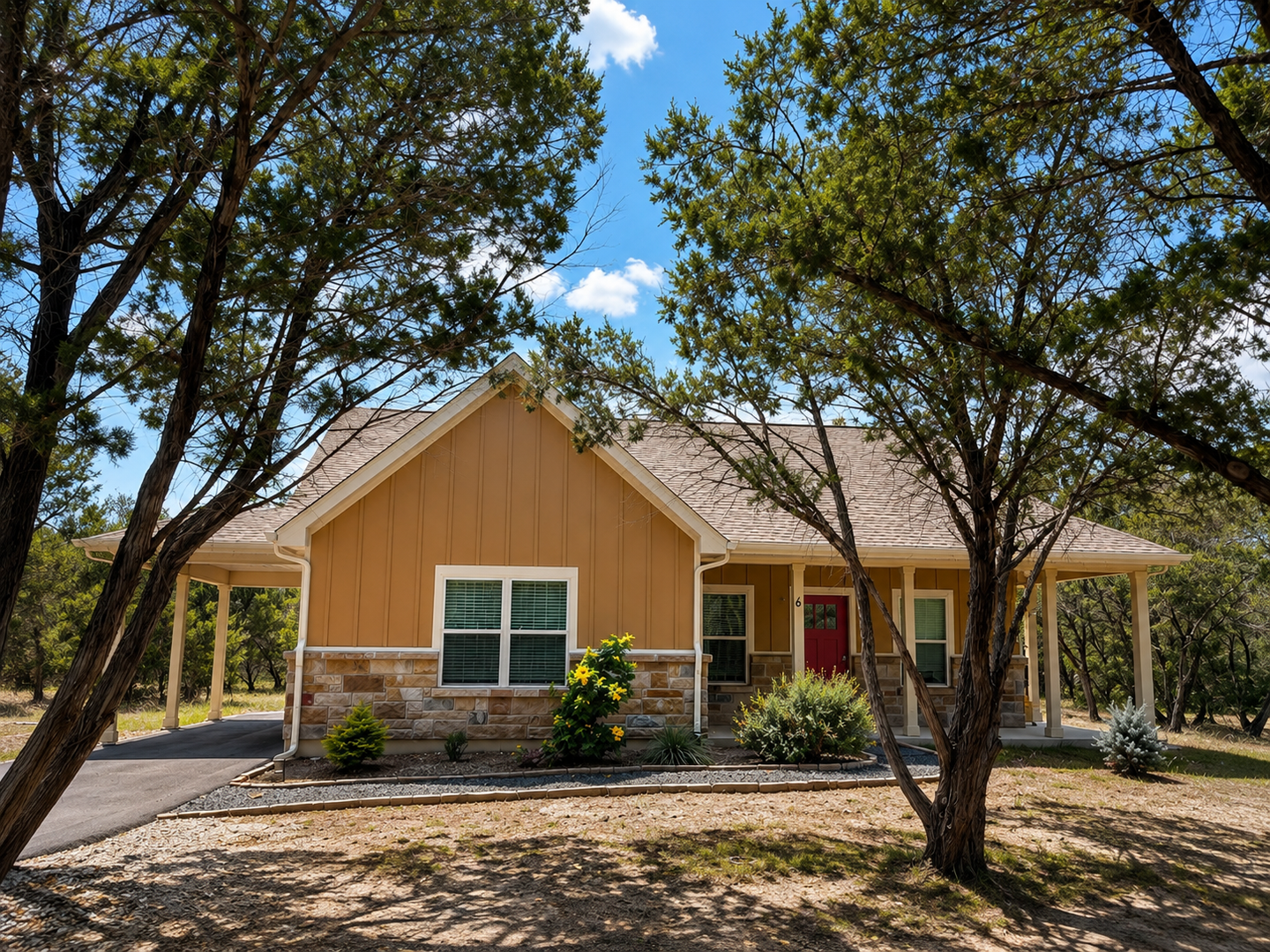 Bandera House: 7206 State Highway 16 S