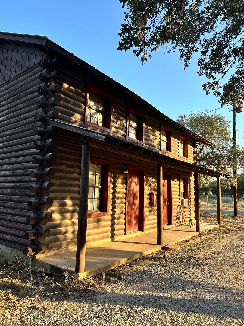 Bandera Apartment: 234 San Angelo