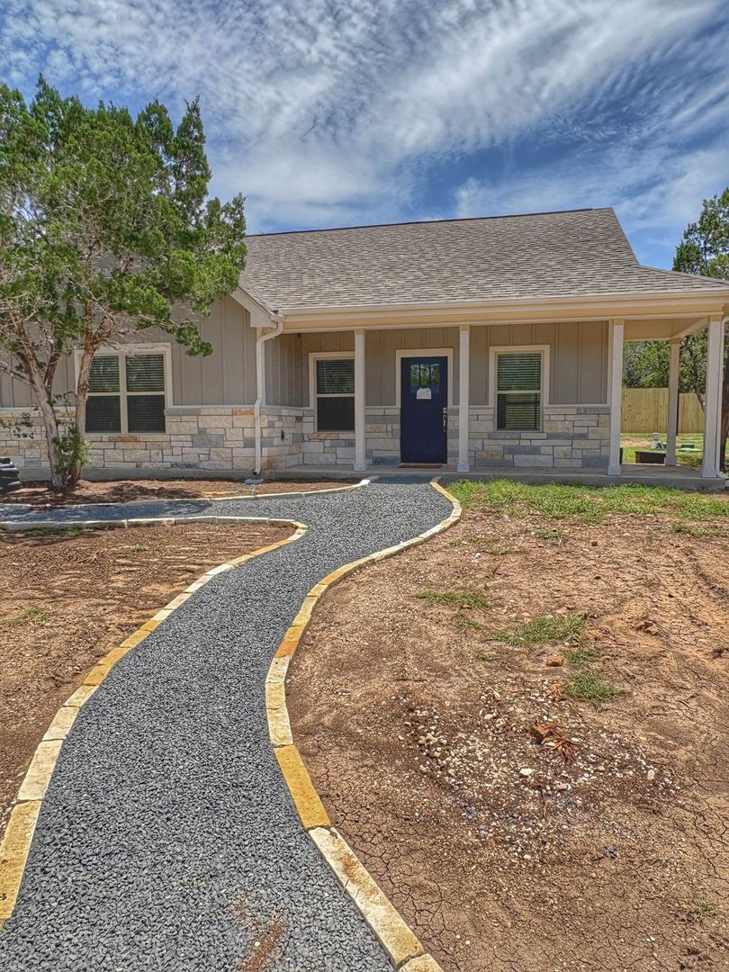 Bandera House: 7206 State Highway 16 S