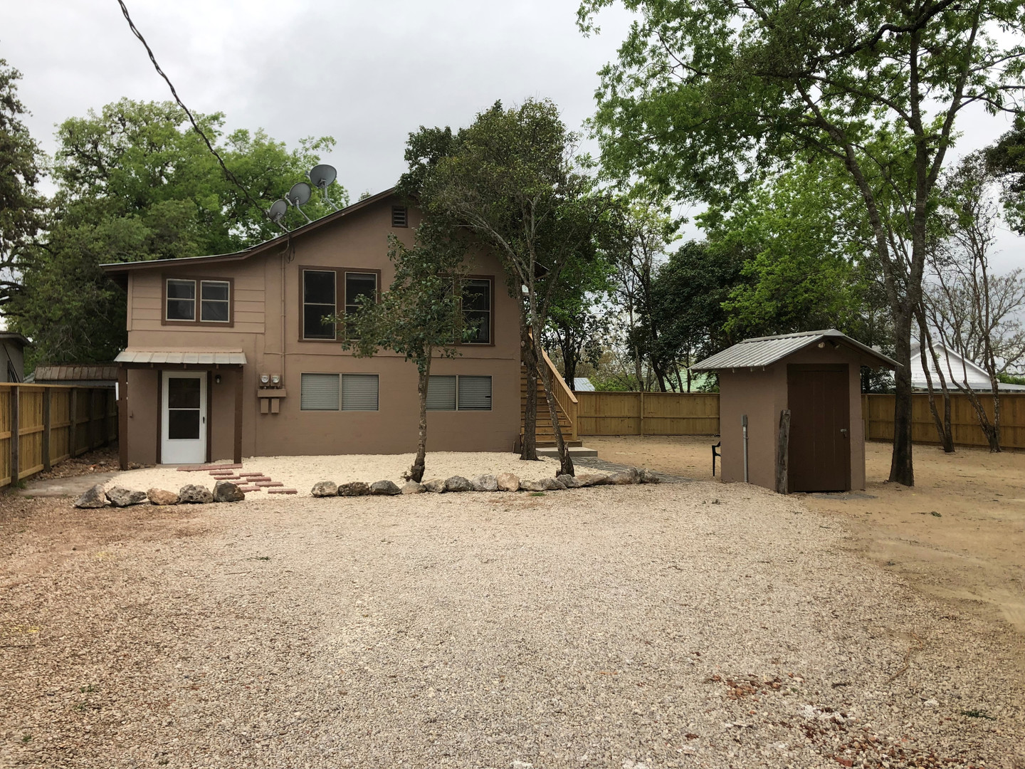 Bandera Apartment: 615-B 13th St