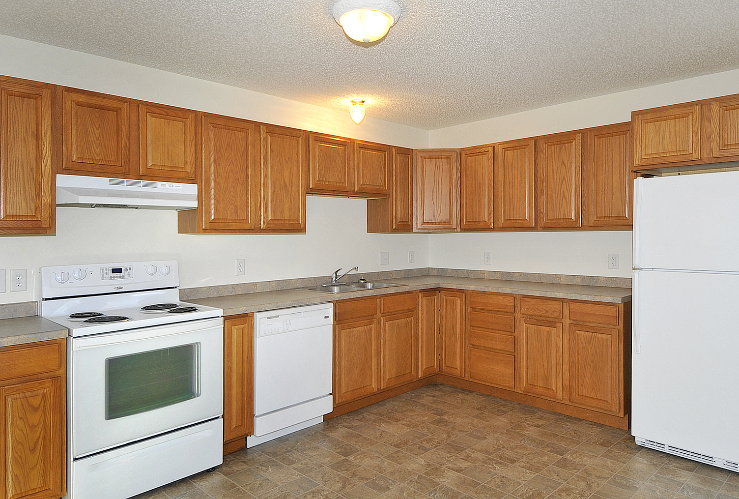 Faribault Apartment: 2610 Cardinal Ave - 301