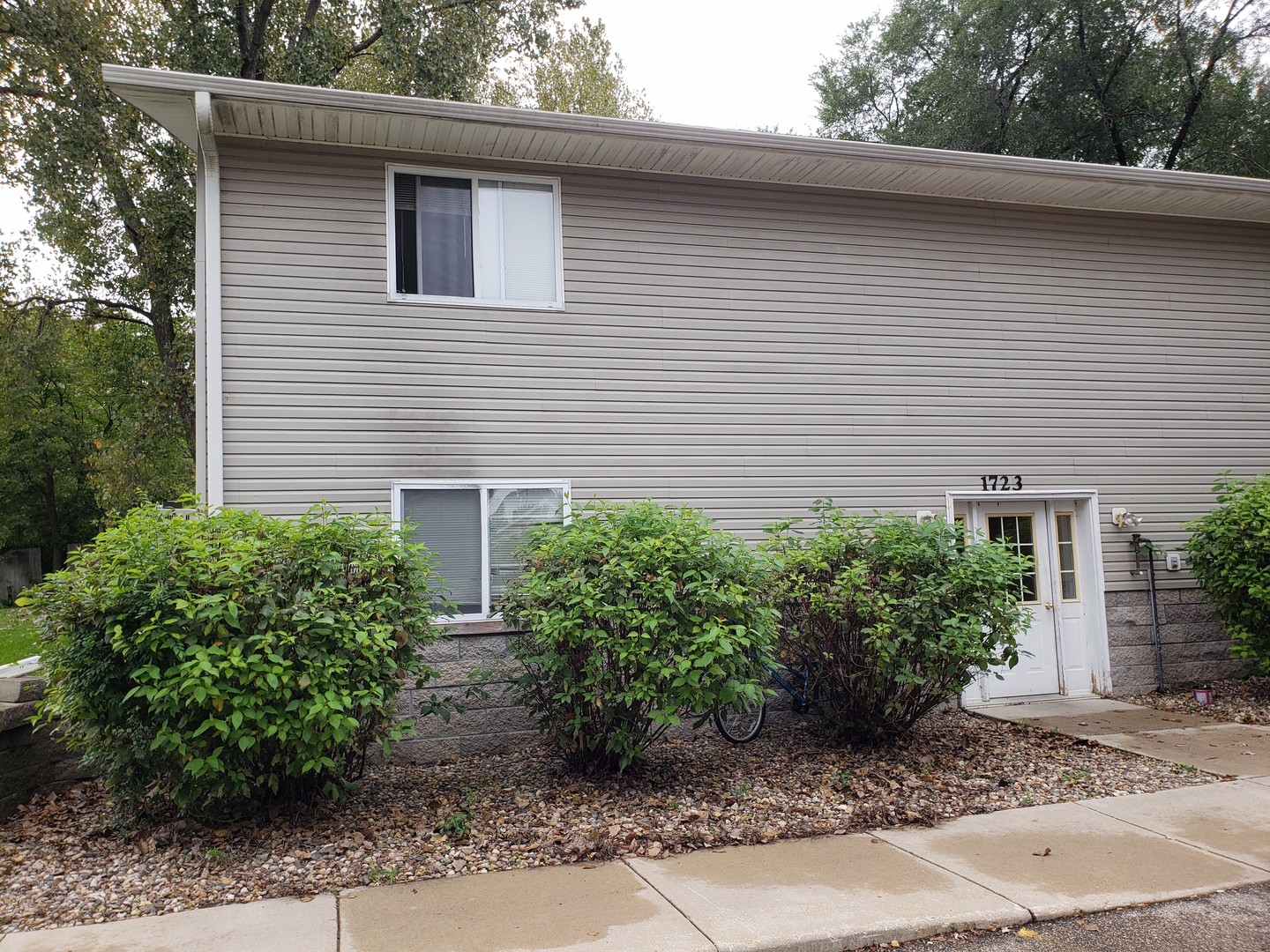 Faribault Apartment: 1723 2nd SW Street