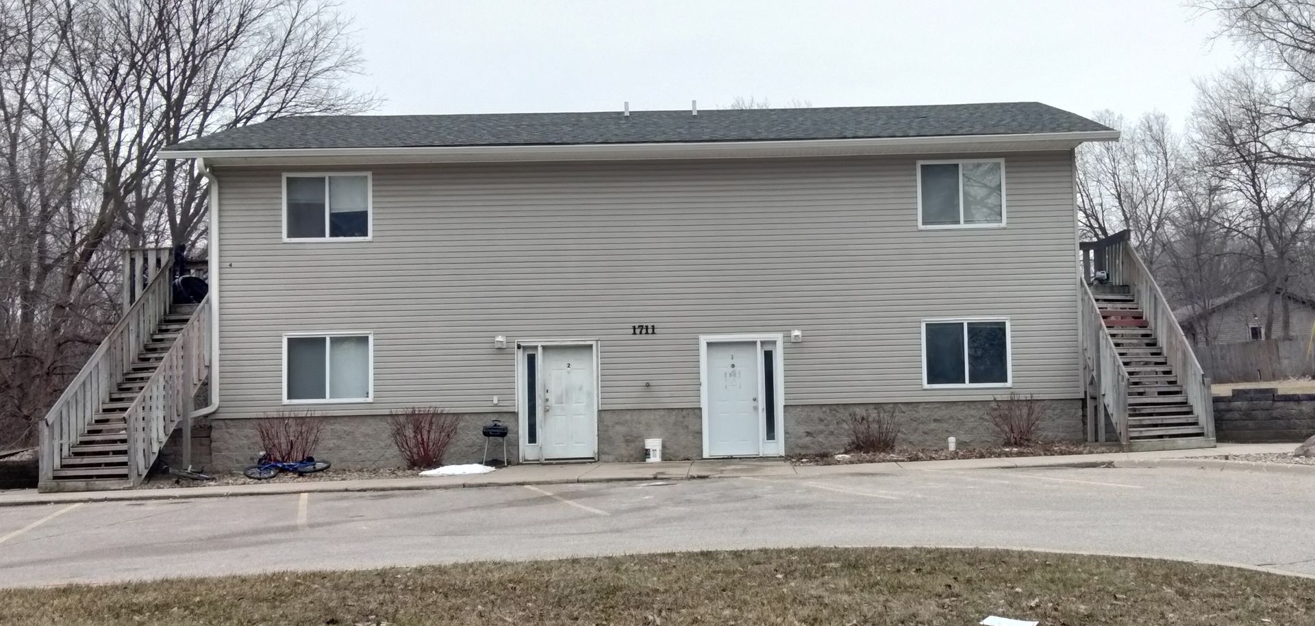 Faribault Apartment: 1711 SW 2nd Street - 2